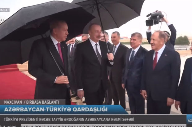 receb-tayyib-erdoganin-naxcivanda-resmi-qarsilanma-merasimi-olub-yenilenib-video